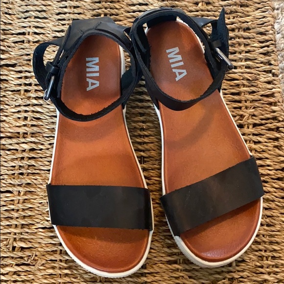 MIA-black sneaker bottom sandals size-6 - Picture 1 of 3